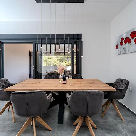 Apartment Royal Vir