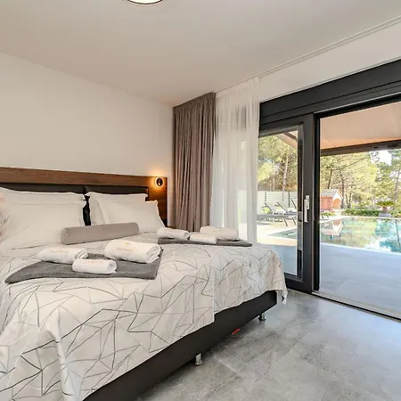 Royal Apartment Vir