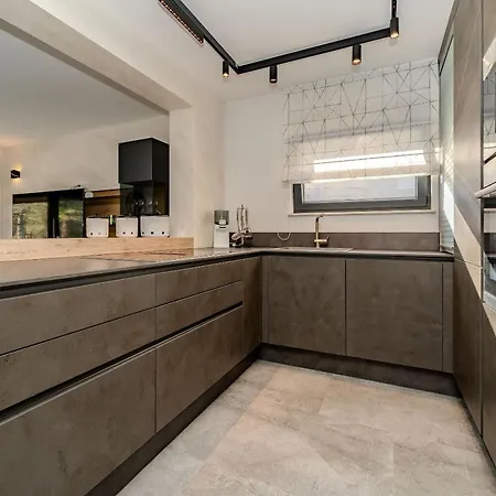 Royal Apartment Vir