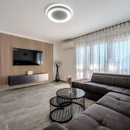 Apartment Royal Vir