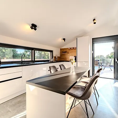 Apartment Royal Vir
